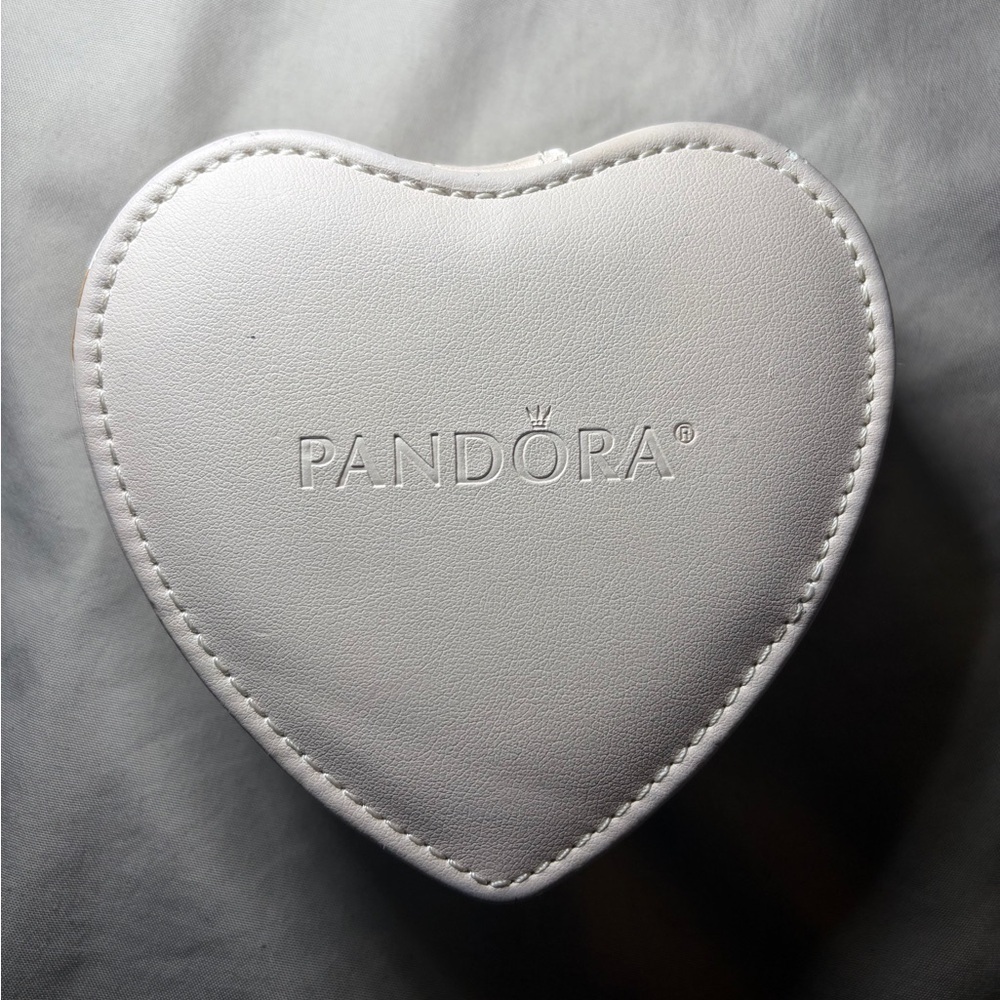 Pandora Heart-Shaped White Case - Picture 2 of 9